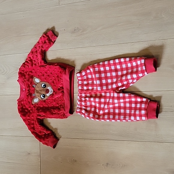 Rudolph 6 months outfit - Picture 4 of 5